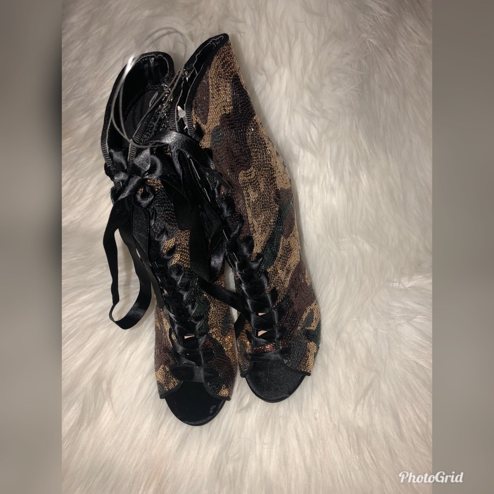 🆕 Sequined Satin Stringed Heels - Picture 2 of 4